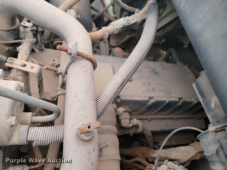 image for item LA9632 2002 International  7400  ready mix truck