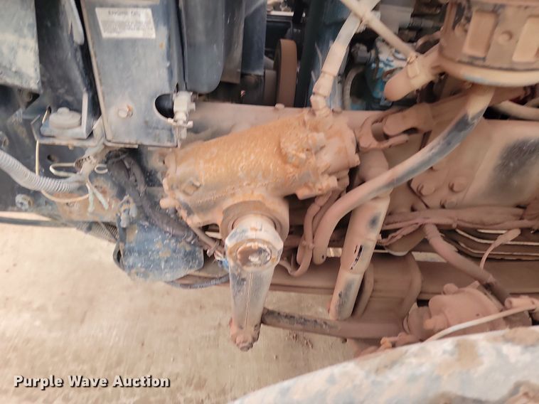 image for item LA9632 2002 International  7400  ready mix truck