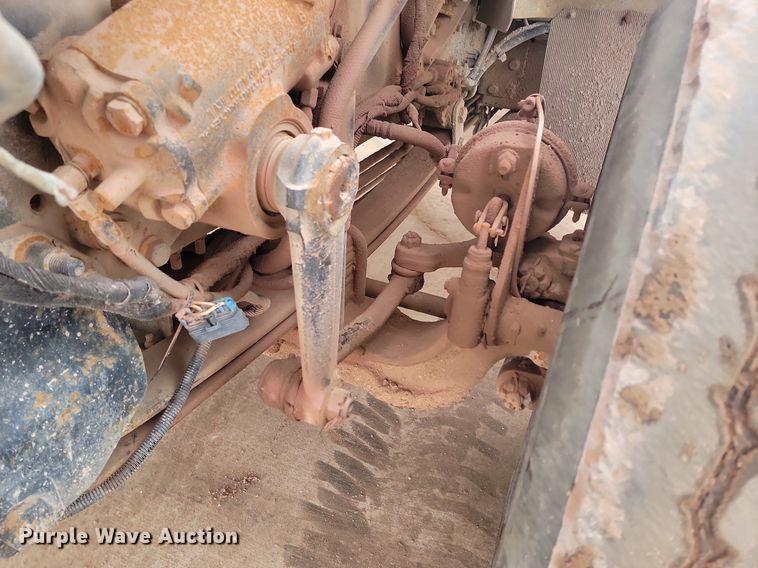 image for item LA9632 2002 International  7400  ready mix truck