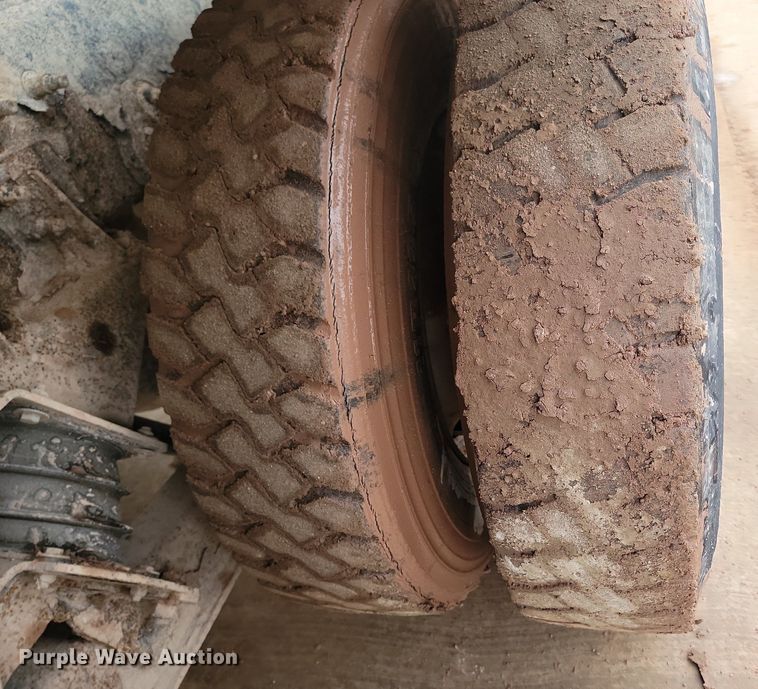 image for item LA9632 2002 International  7400  ready mix truck