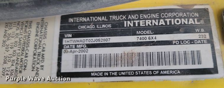 image for item LA9632 2002 International  7400  ready mix truck