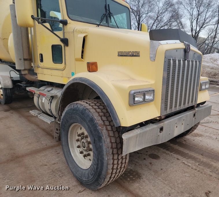 image for item LA9634 2003 Kenworth  W900 ready mix truck