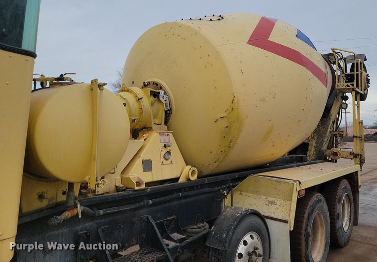 image for item LA9634 2003 Kenworth  W900 ready mix truck