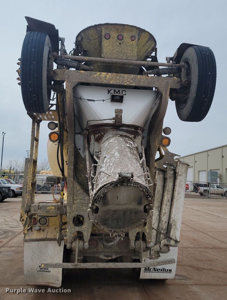 image for item LA9634 2003 Kenworth  W900 ready mix truck