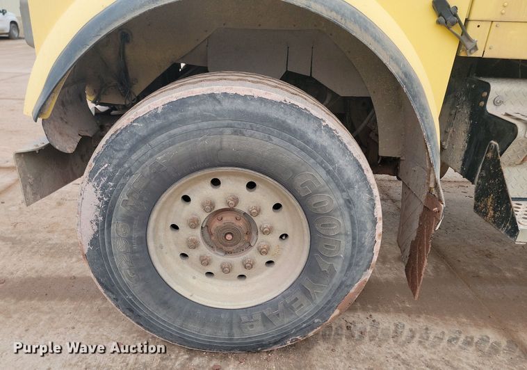 image for item LA9634 2003 Kenworth  W900 ready mix truck