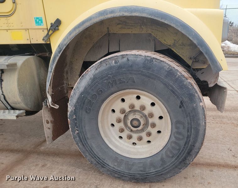 image for item LA9634 2003 Kenworth  W900 ready mix truck