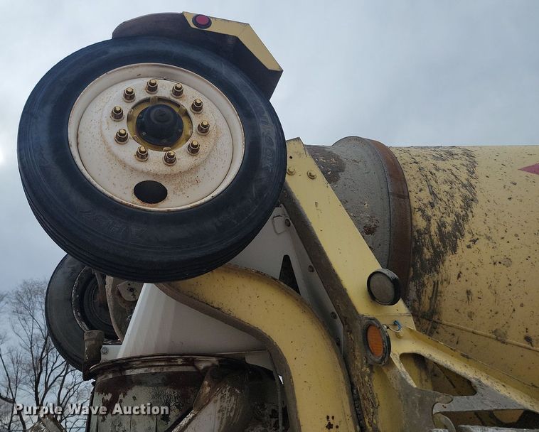 image for item LA9634 2003 Kenworth  W900 ready mix truck