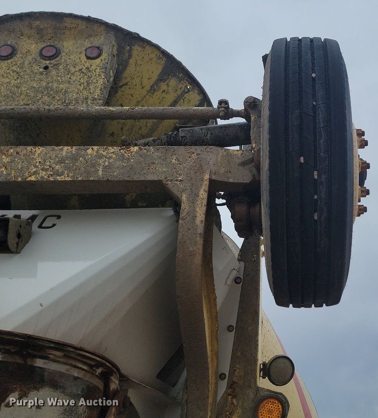 image for item LA9634 2003 Kenworth  W900 ready mix truck