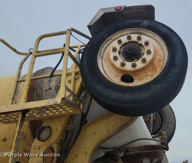 image for item LA9634 2003 Kenworth  W900 ready mix truck