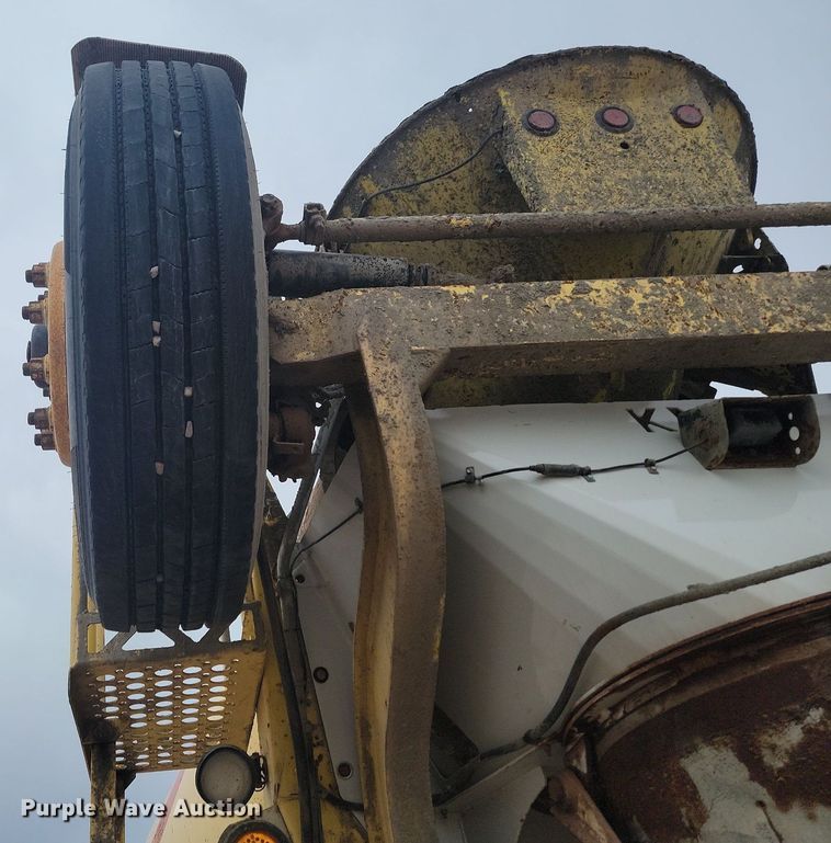 image for item LA9634 2003 Kenworth  W900 ready mix truck