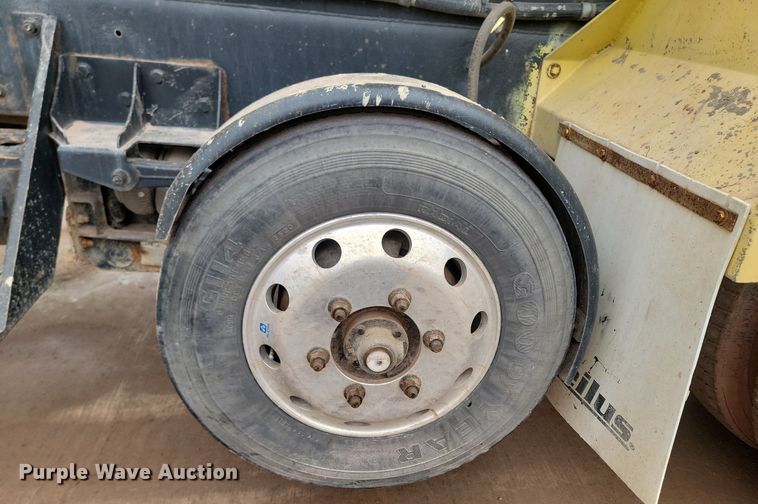 image for item LA9634 2003 Kenworth  W900 ready mix truck