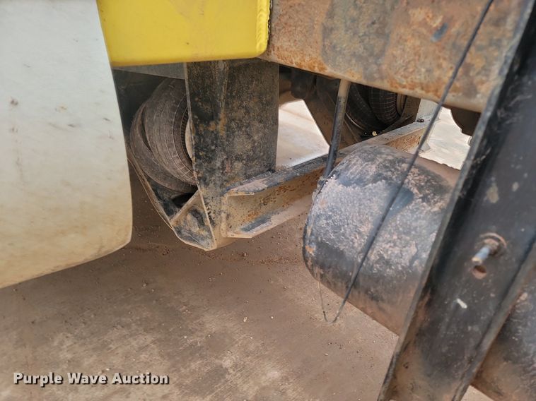 image for item LA9635 2004 Kenworth  W900 ready mix truck