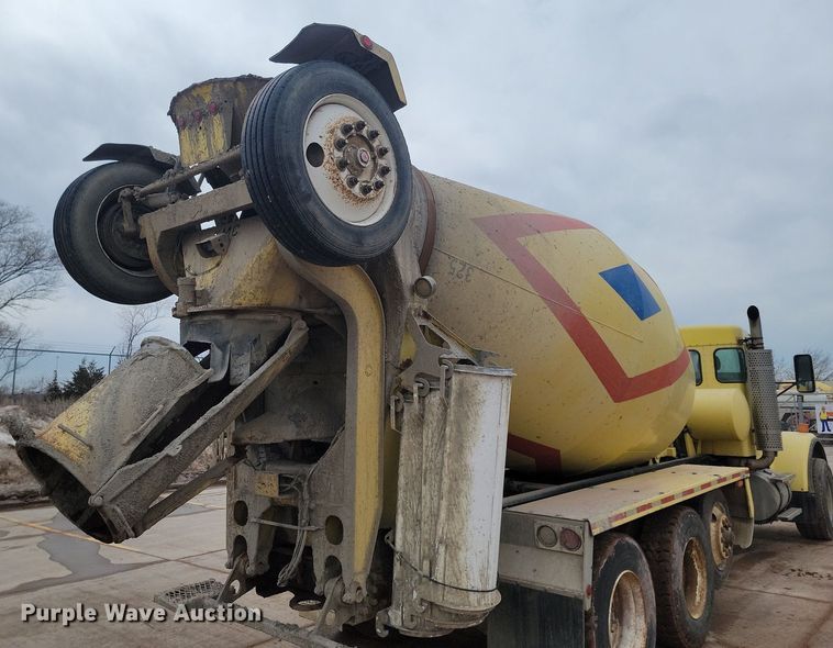 image for item LA9635 2004 Kenworth  W900 ready mix truck