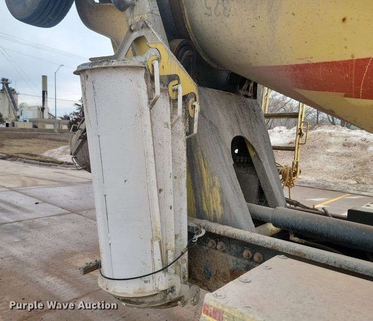 image for item LA9635 2004 Kenworth  W900 ready mix truck