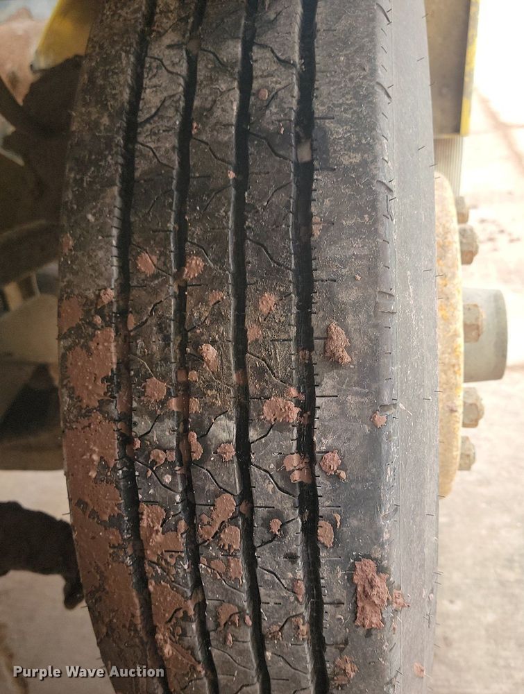 image for item LA9635 2004 Kenworth  W900 ready mix truck