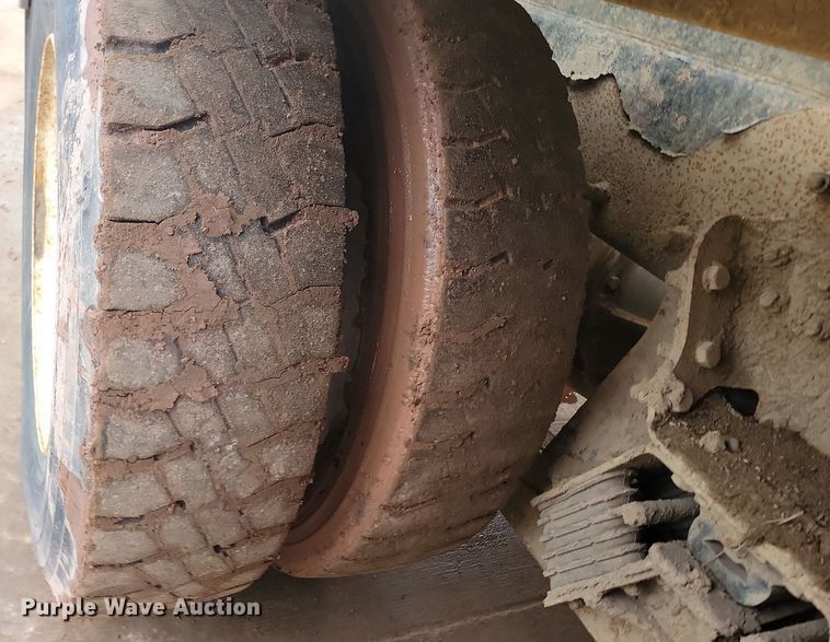 image for item LA9635 2004 Kenworth  W900 ready mix truck