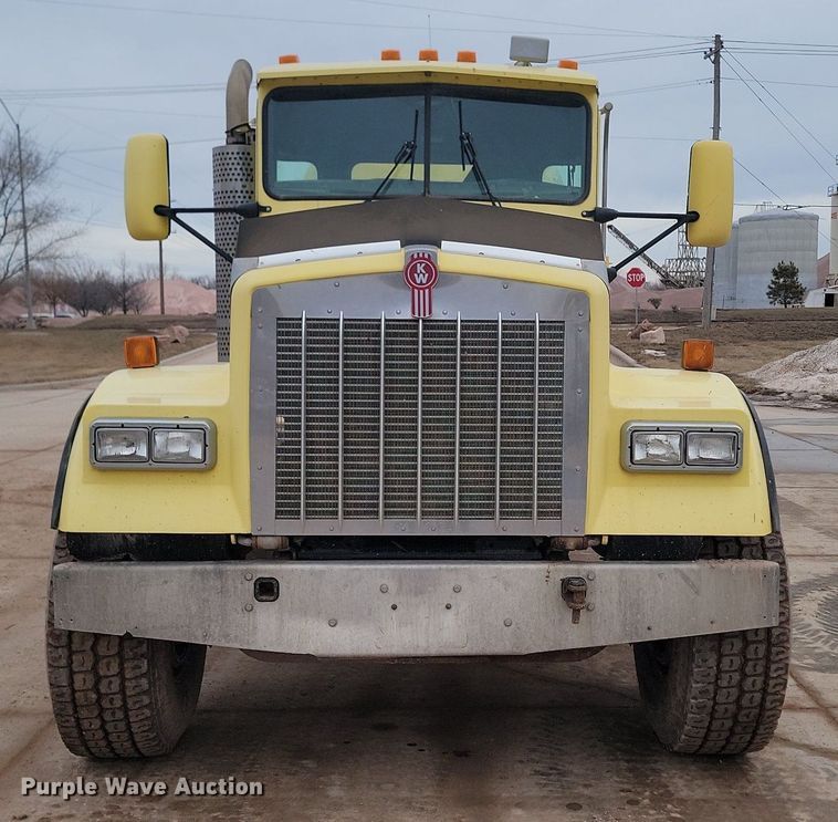 image for item LA9636 2004 Kenworth  W900 ready mix truck