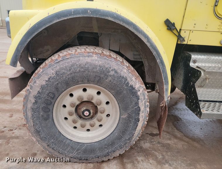 image for item LA9636 2004 Kenworth  W900 ready mix truck