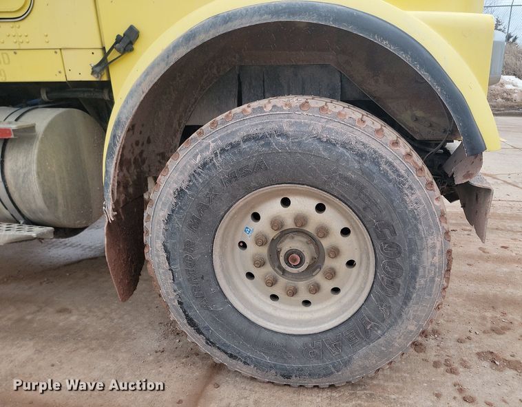 image for item LA9636 2004 Kenworth  W900 ready mix truck