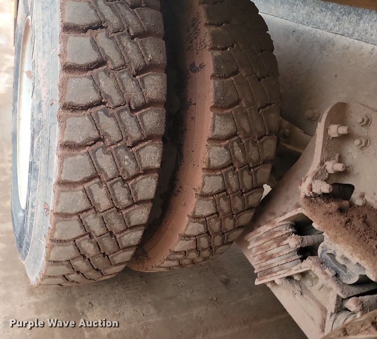 image for item LA9636 2004 Kenworth  W900 ready mix truck