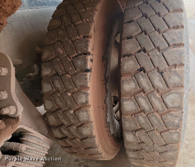 image for item LA9636 2004 Kenworth  W900 ready mix truck