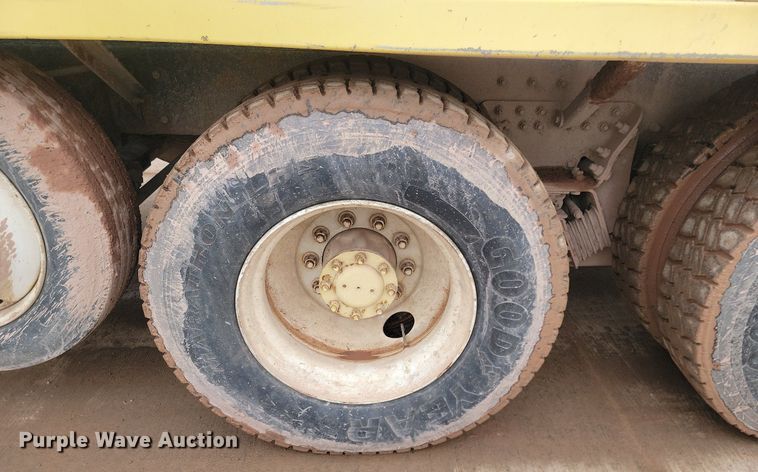 image for item LA9636 2004 Kenworth  W900 ready mix truck