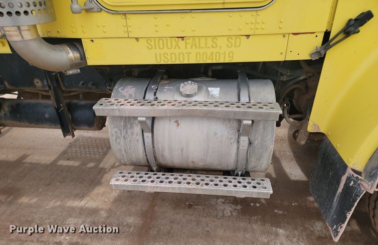 image for item LA9637 2004 Kenworth  W900  ready mix truck