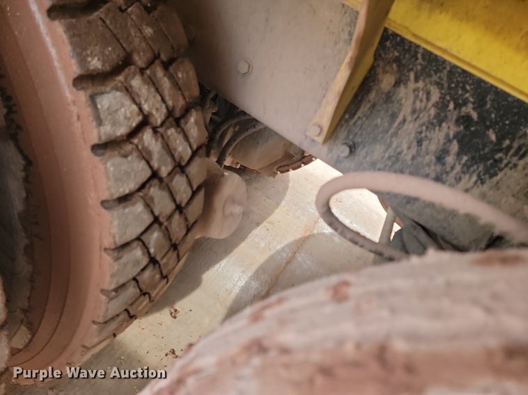 image for item LA9637 2004 Kenworth  W900  ready mix truck