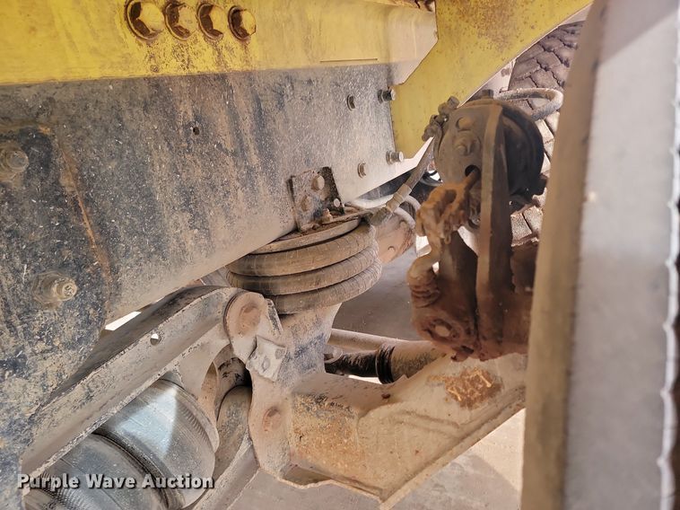 image for item LA9637 2004 Kenworth  W900  ready mix truck