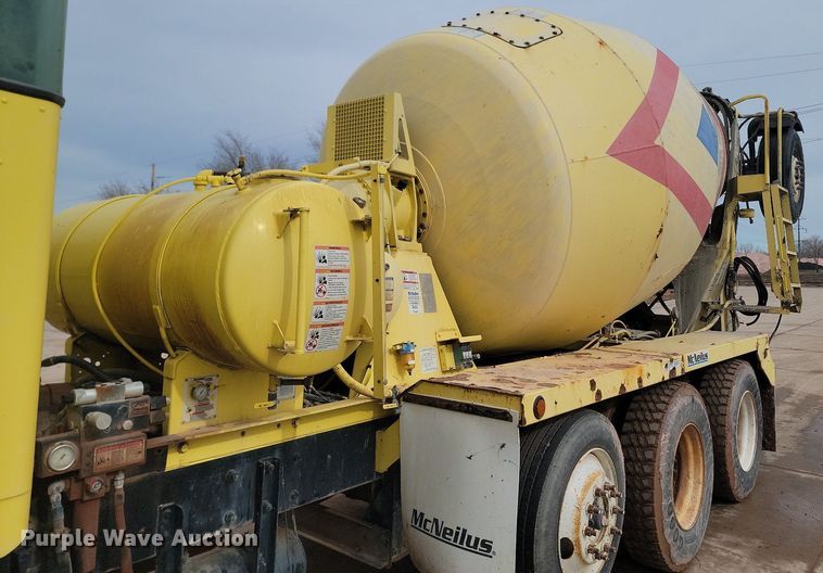 image for item LA9637 2004 Kenworth  W900  ready mix truck