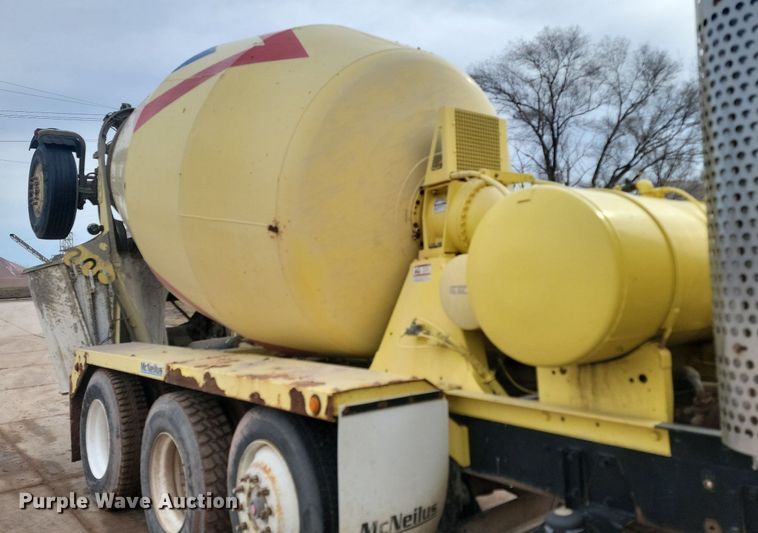 image for item LA9637 2004 Kenworth  W900  ready mix truck