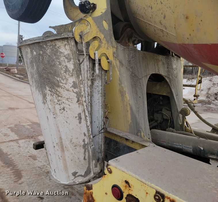 image for item LA9637 2004 Kenworth  W900  ready mix truck