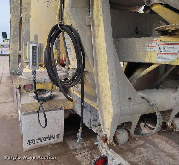 image for item LA9637 2004 Kenworth  W900  ready mix truck