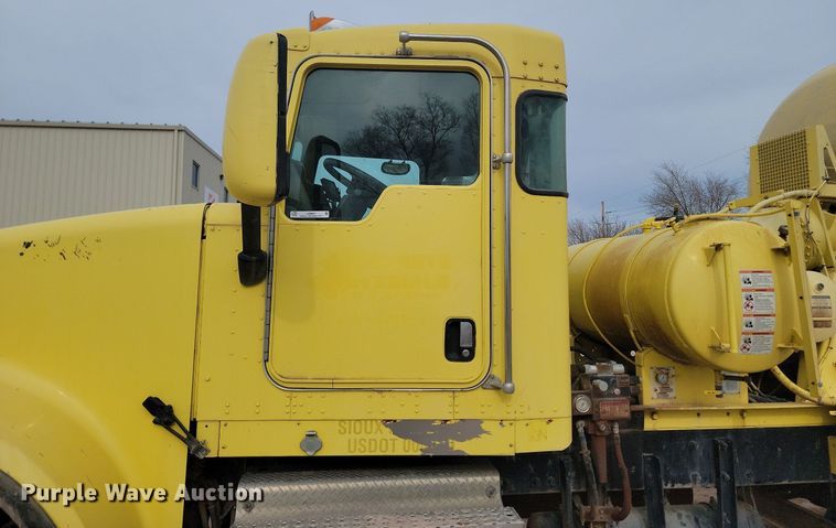 image for item LA9637 2004 Kenworth  W900  ready mix truck