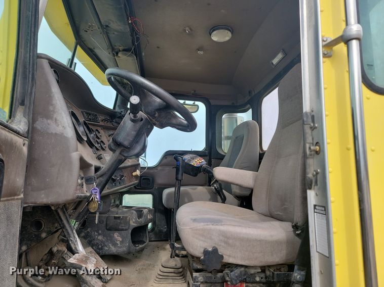 image for item LA9637 2004 Kenworth  W900  ready mix truck