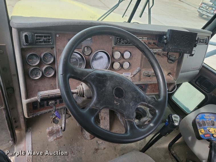 image for item LA9637 2004 Kenworth  W900  ready mix truck