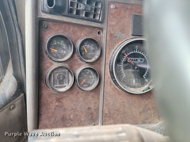 image for item LA9637 2004 Kenworth  W900  ready mix truck