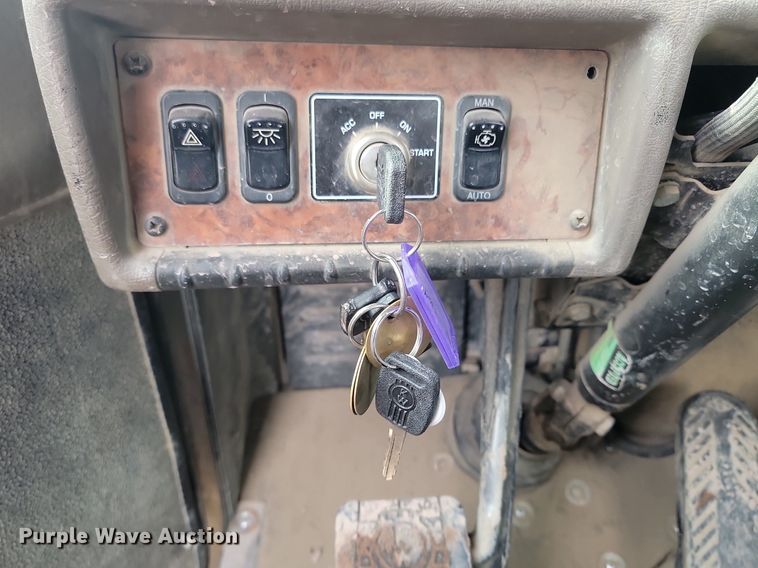 image for item LA9637 2004 Kenworth  W900  ready mix truck