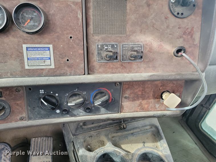 image for item LA9637 2004 Kenworth  W900  ready mix truck