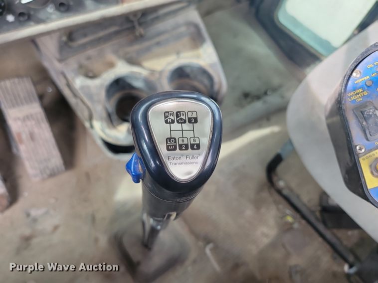 image for item LA9637 2004 Kenworth  W900  ready mix truck