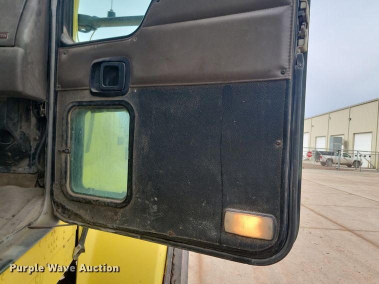 image for item LA9637 2004 Kenworth  W900  ready mix truck