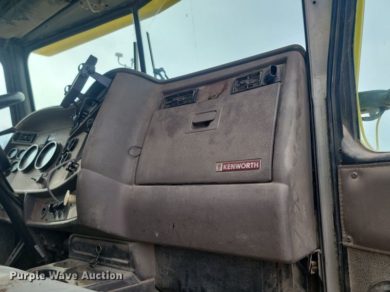 image for item LA9637 2004 Kenworth  W900  ready mix truck