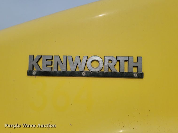 image for item LA9637 2004 Kenworth  W900  ready mix truck