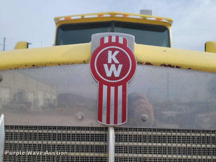 image for item LA9637 2004 Kenworth  W900  ready mix truck