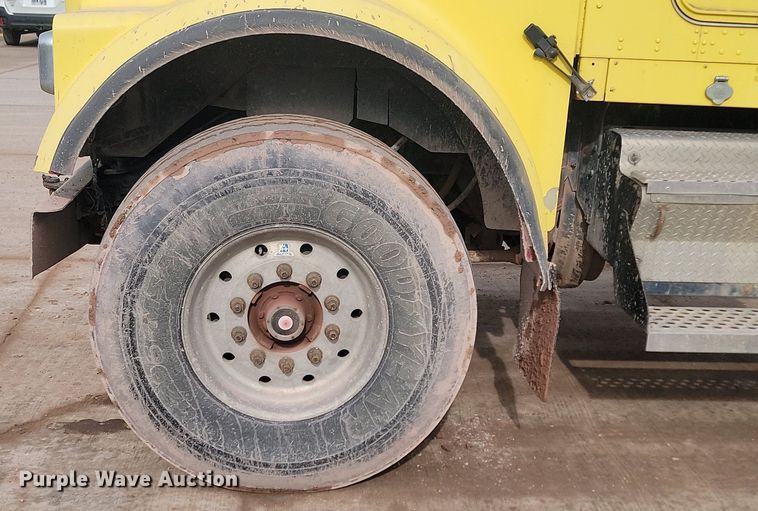 image for item LA9637 2004 Kenworth  W900  ready mix truck