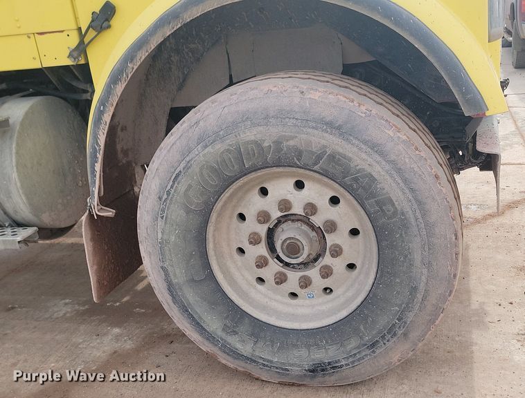 image for item LA9637 2004 Kenworth  W900  ready mix truck