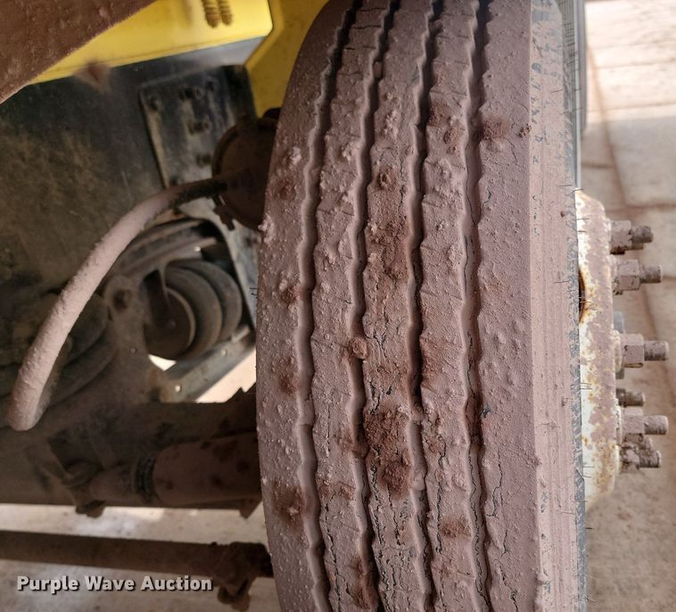 image for item LA9637 2004 Kenworth  W900  ready mix truck