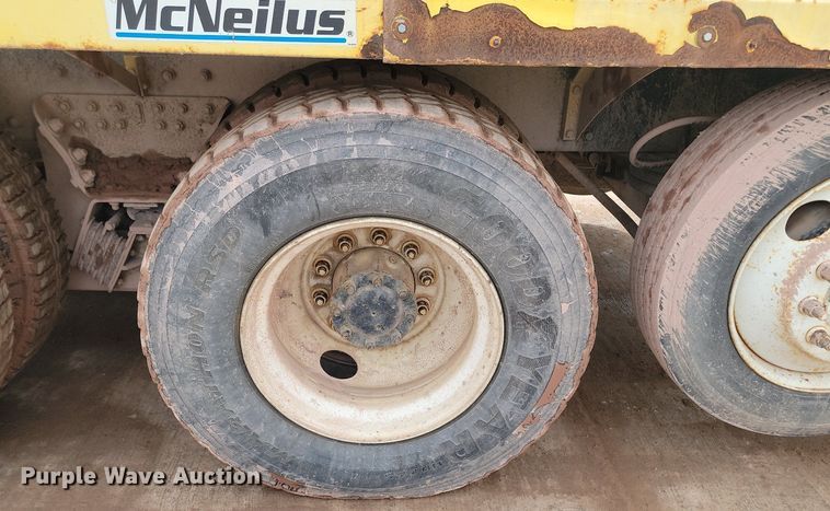 image for item LA9637 2004 Kenworth  W900  ready mix truck