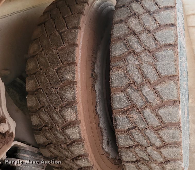 image for item LA9637 2004 Kenworth  W900  ready mix truck