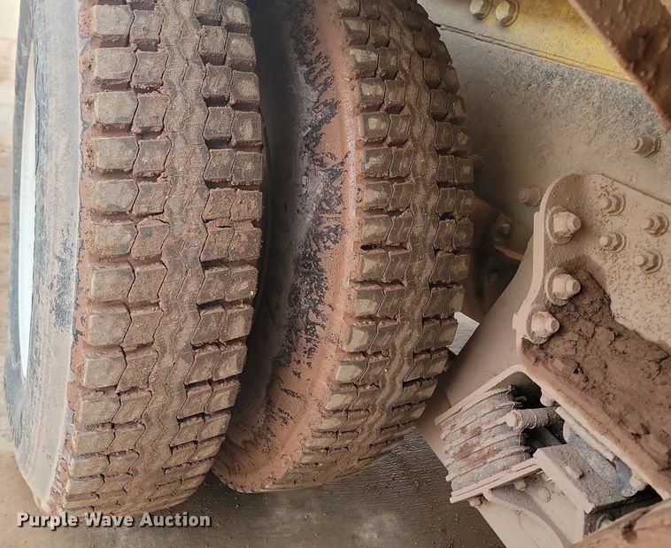 image for item LA9637 2004 Kenworth  W900  ready mix truck